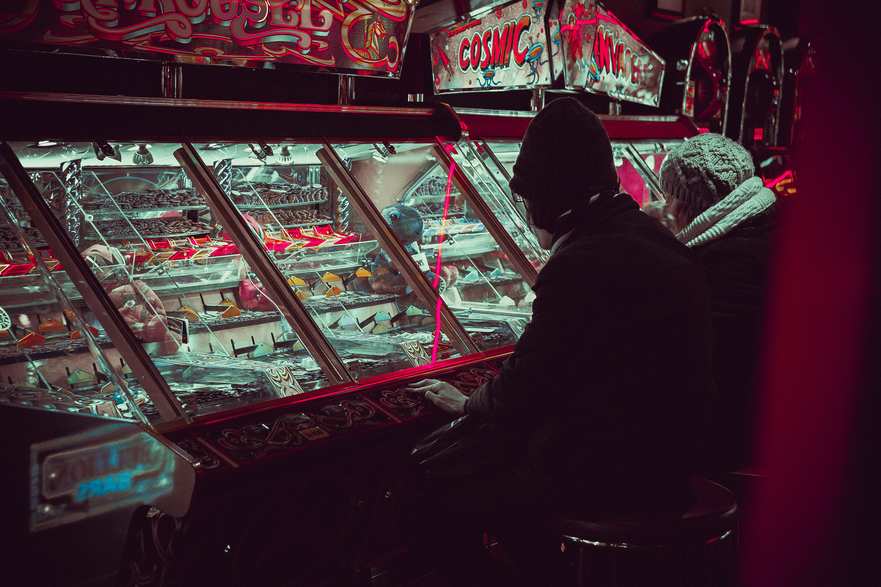 How Live Dealers Transformed Online Casinos